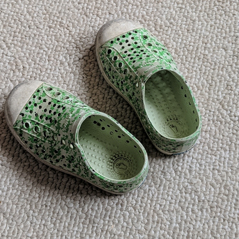 Little kids' Native shoes, size 7